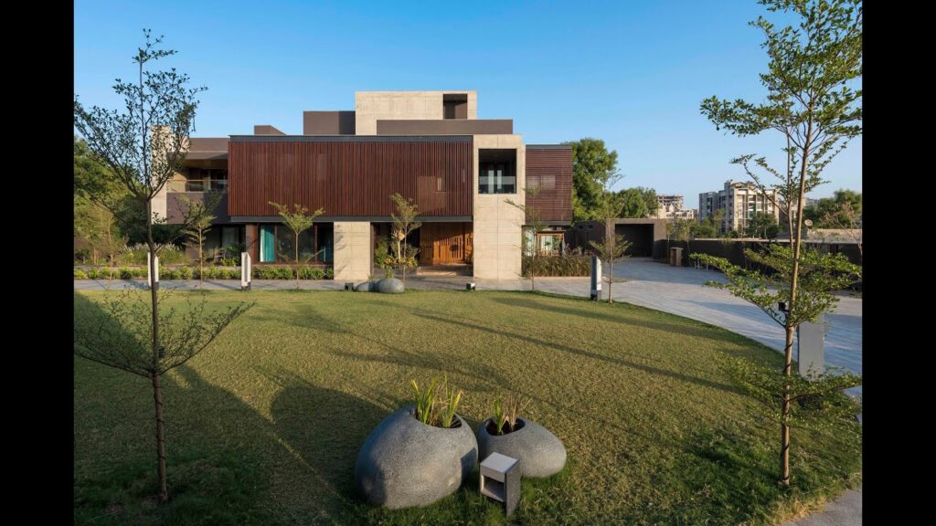 SCREEN HOUSE INTERIOR